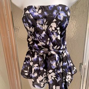 Woman’s strapless top